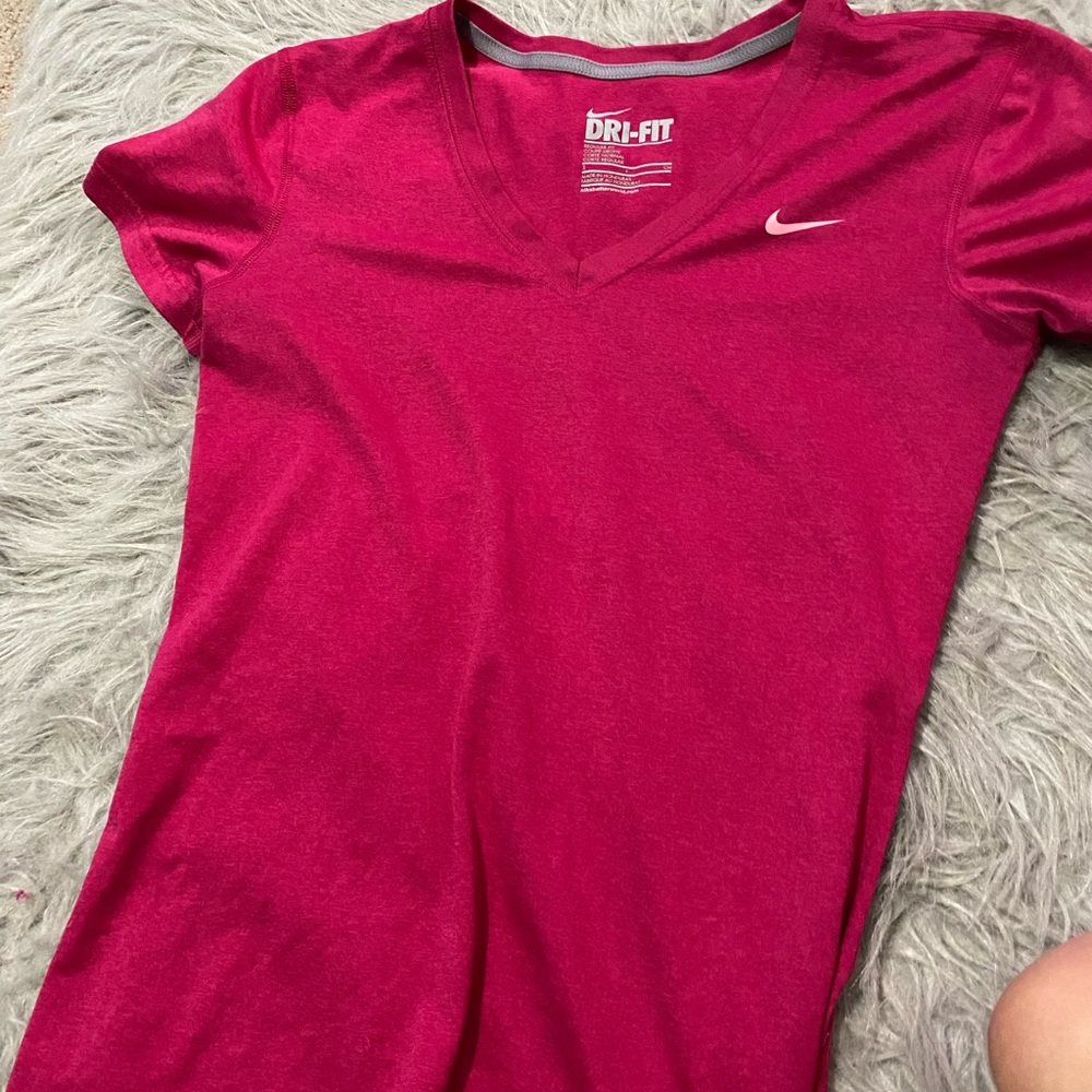 nike women’s shirt